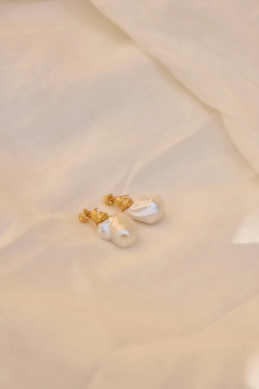 18K Gold Plated Precious Pearls Earrings Gold