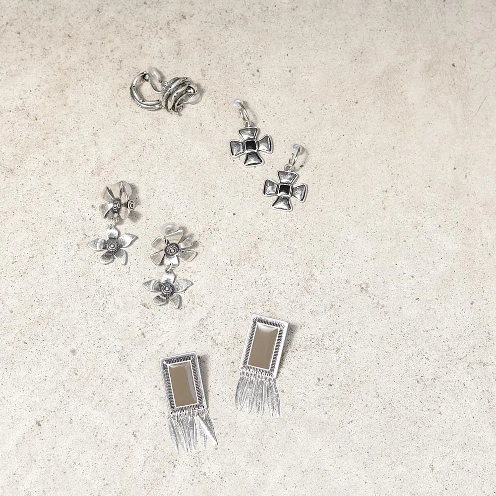 Flower Link Padded Clip On Earrings