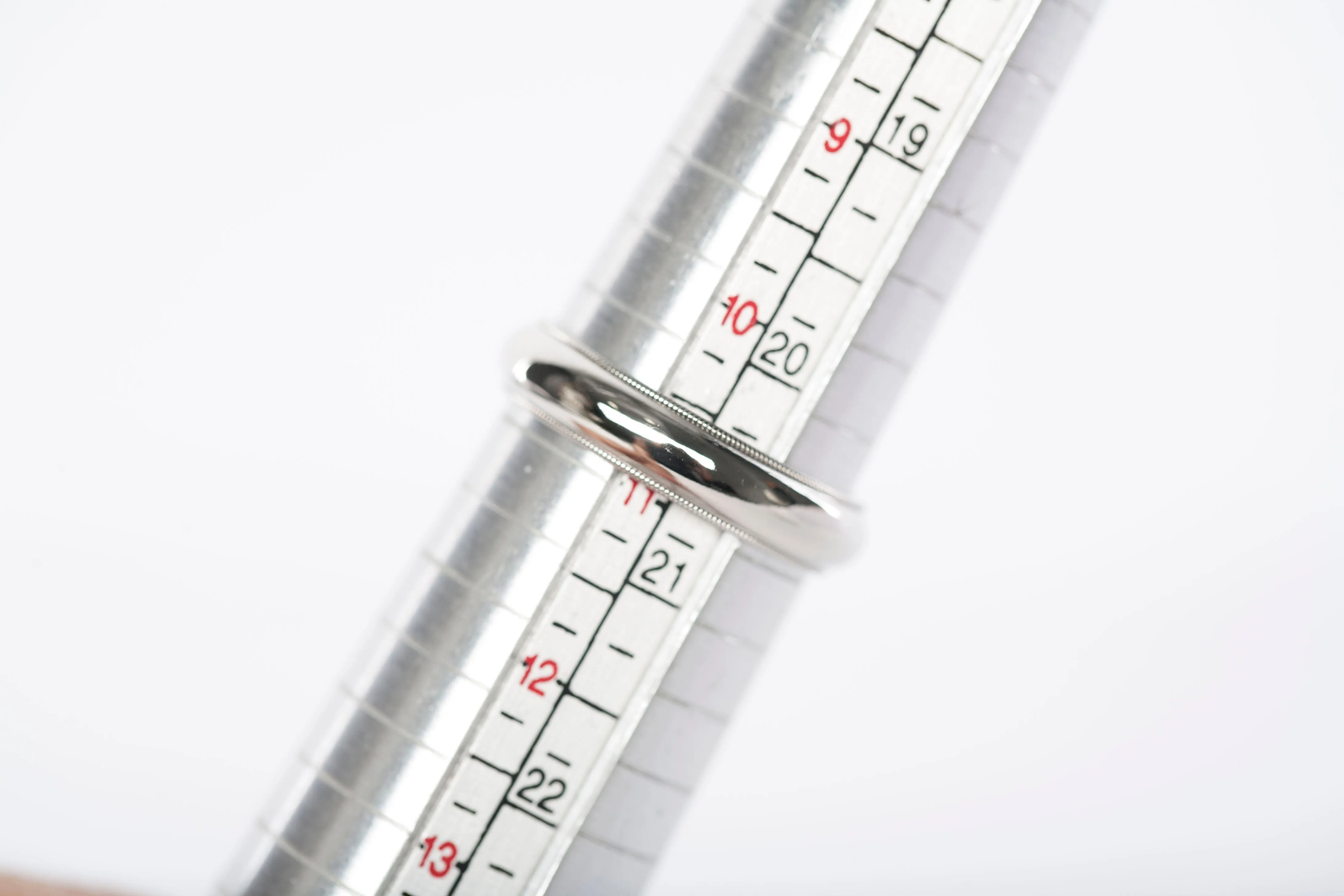 Gentlemens 14k White Gold Simple Wedding Band
