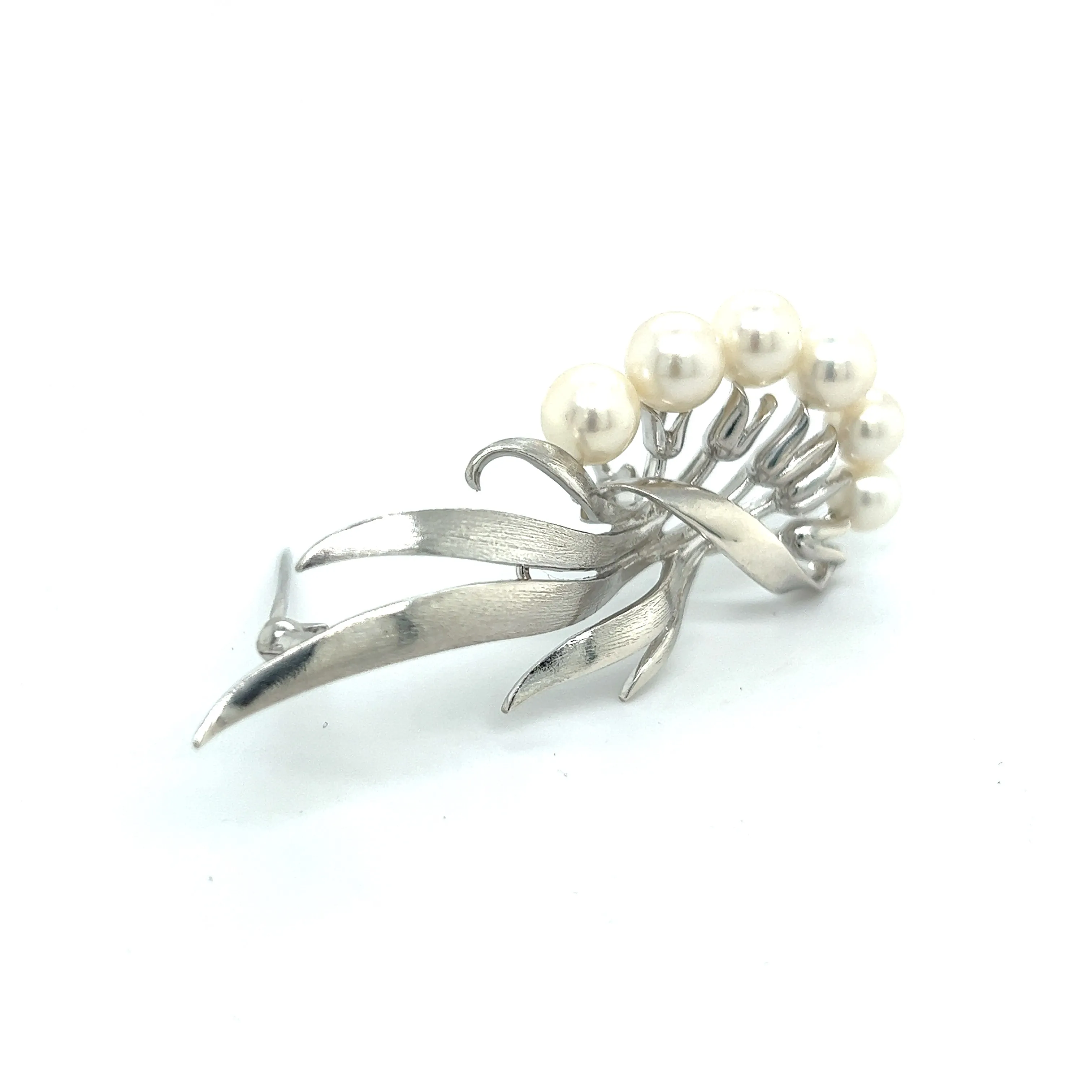 Mikimoto Authentic Estate Akoya pearl Brooch 7 mm Silver M307