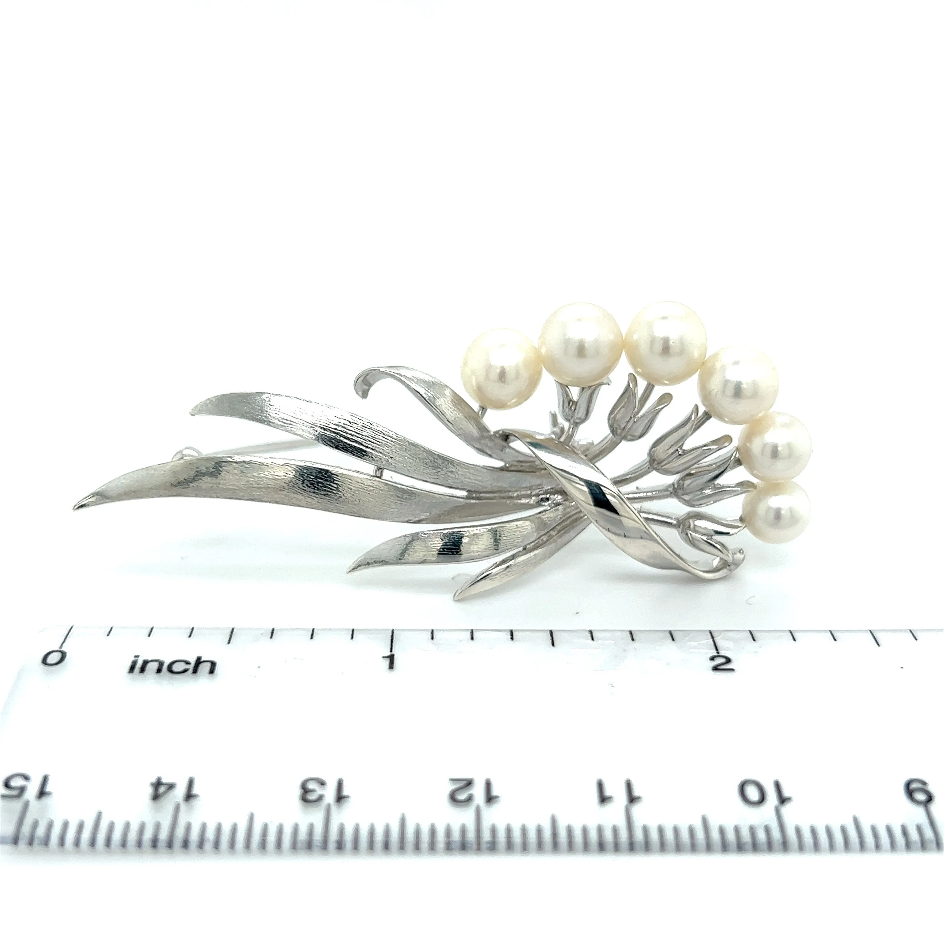 Mikimoto Authentic Estate Akoya pearl Brooch 7 mm Silver M307
