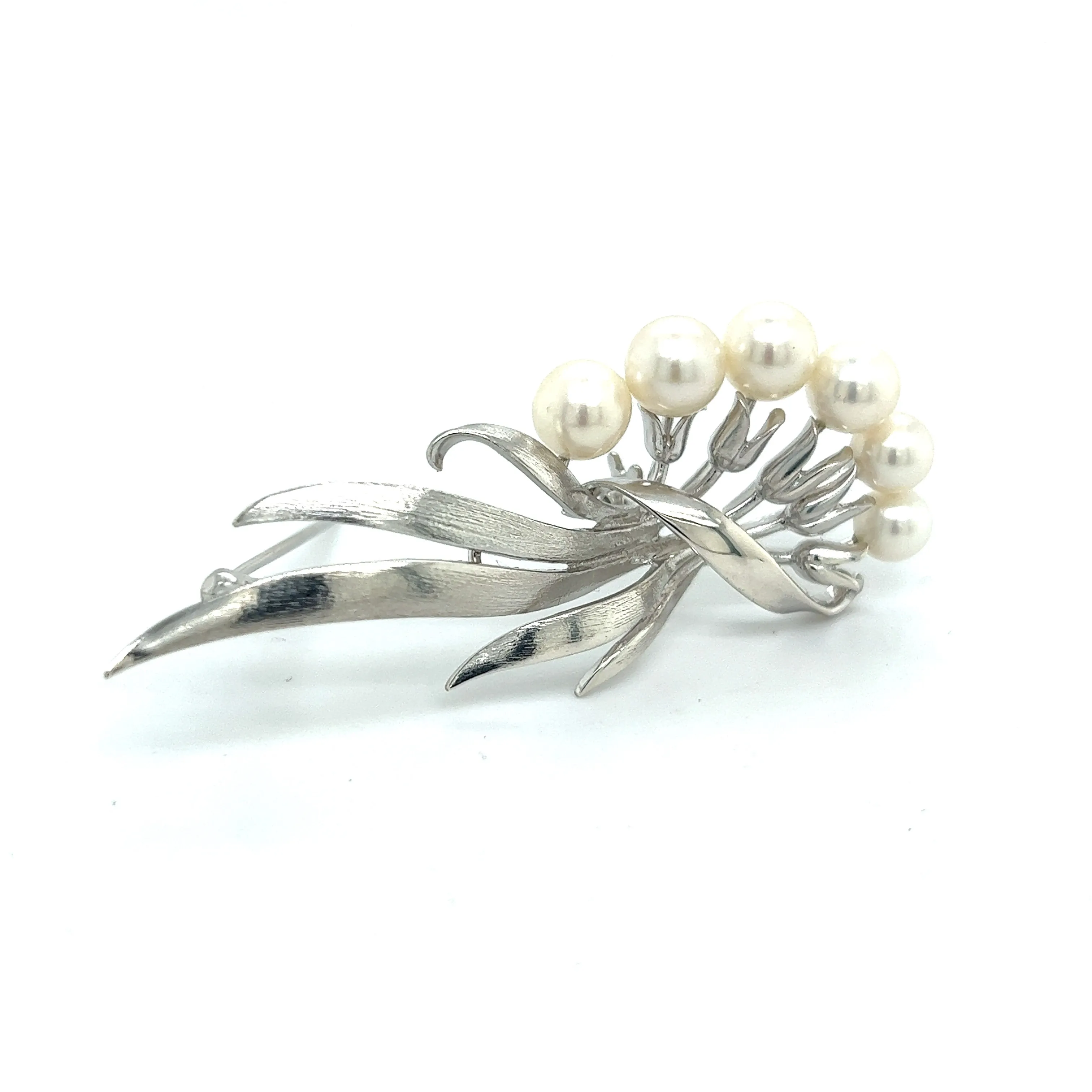 Mikimoto Authentic Estate Akoya pearl Brooch 7 mm Silver M307