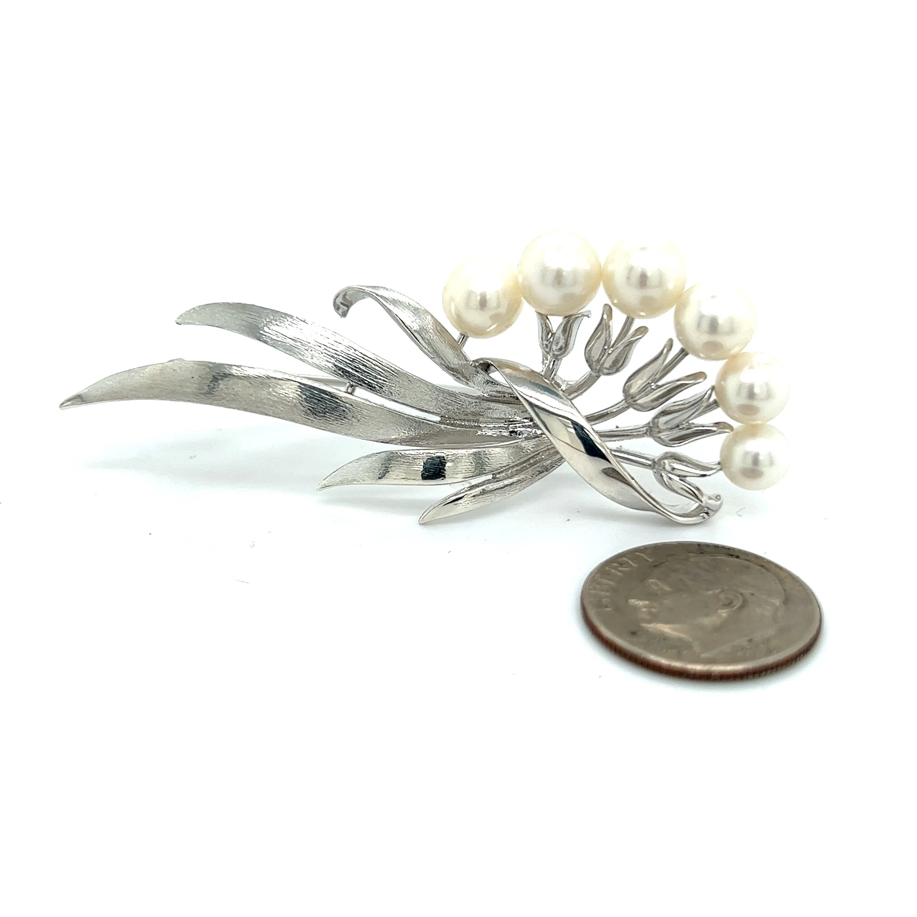 Mikimoto Authentic Estate Akoya pearl Brooch 7 mm Silver M307