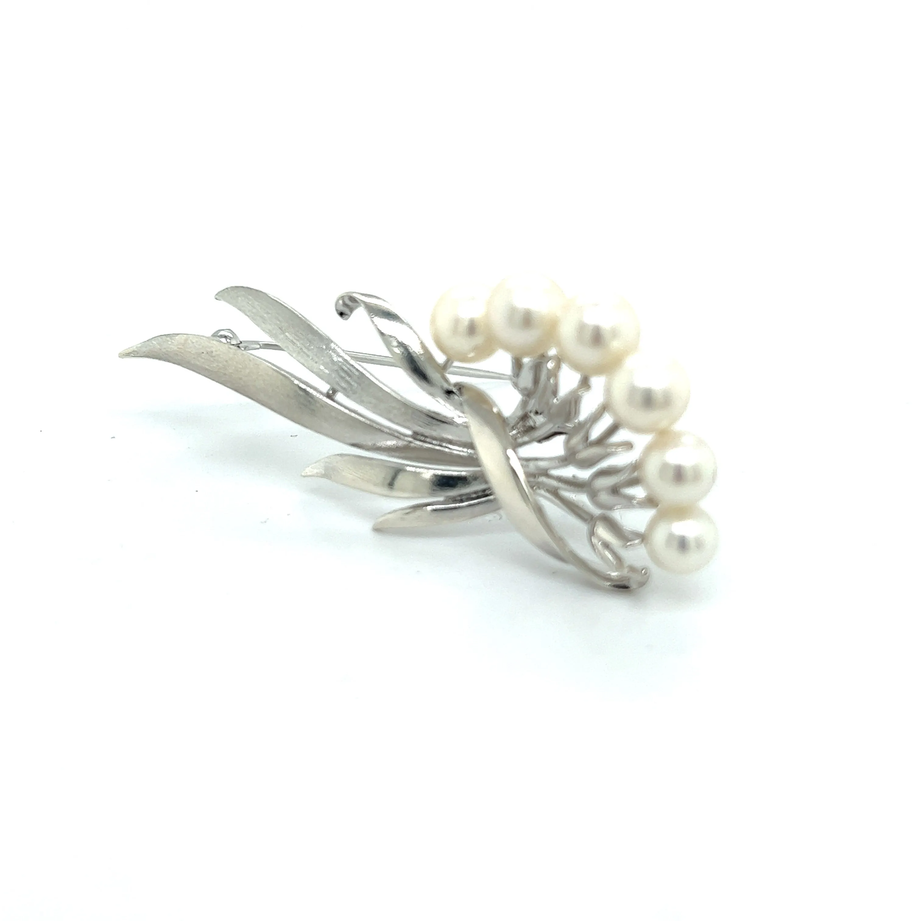Mikimoto Authentic Estate Akoya pearl Brooch 7 mm Silver M307
