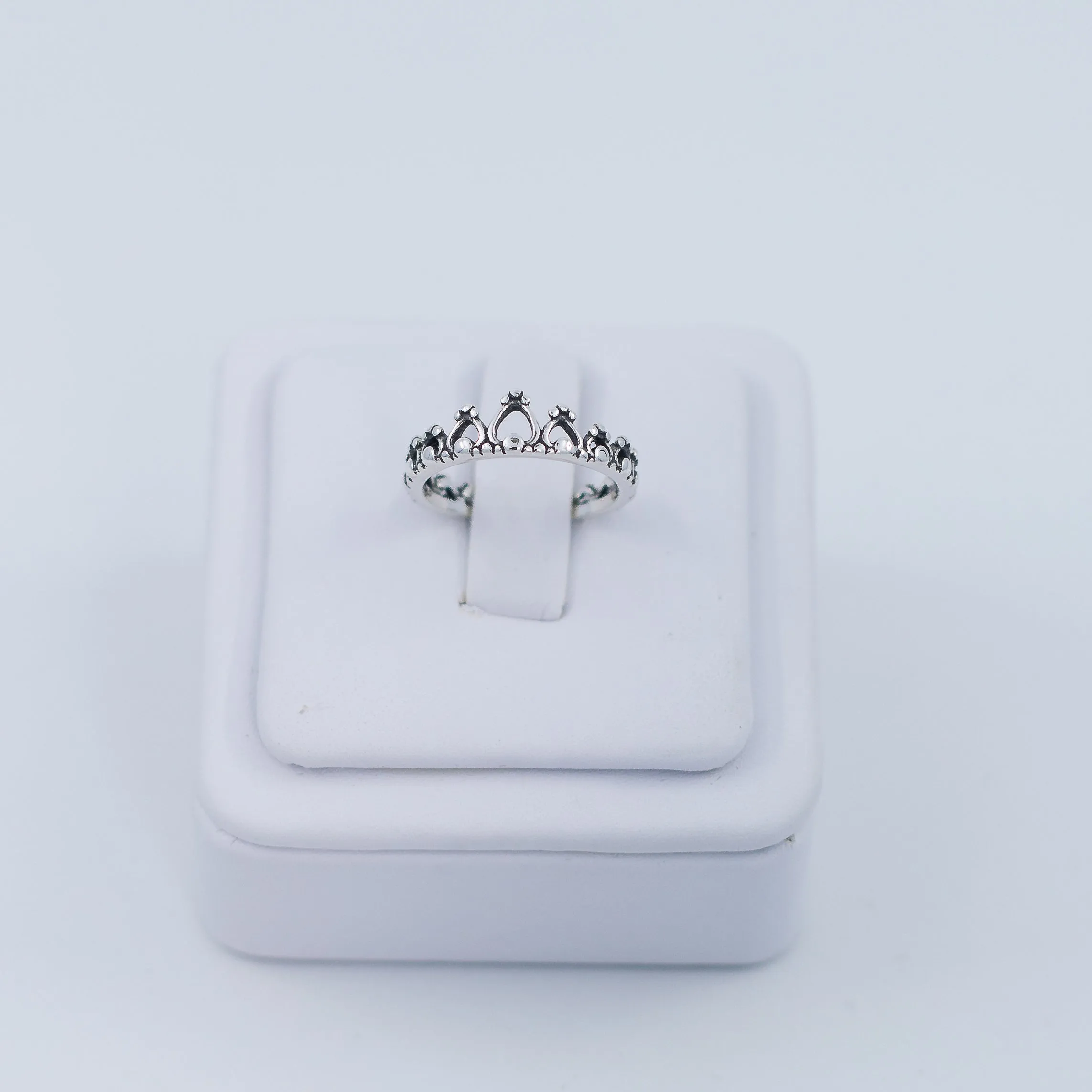 Simple crown ring
