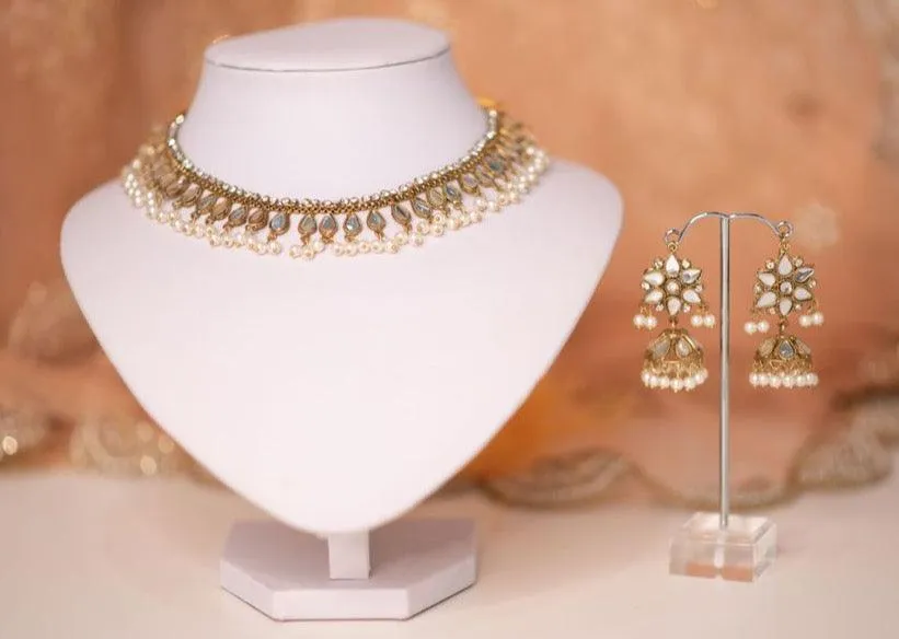 Small Nandini Royal Antique Gold & Pearl Chumke (SS103)