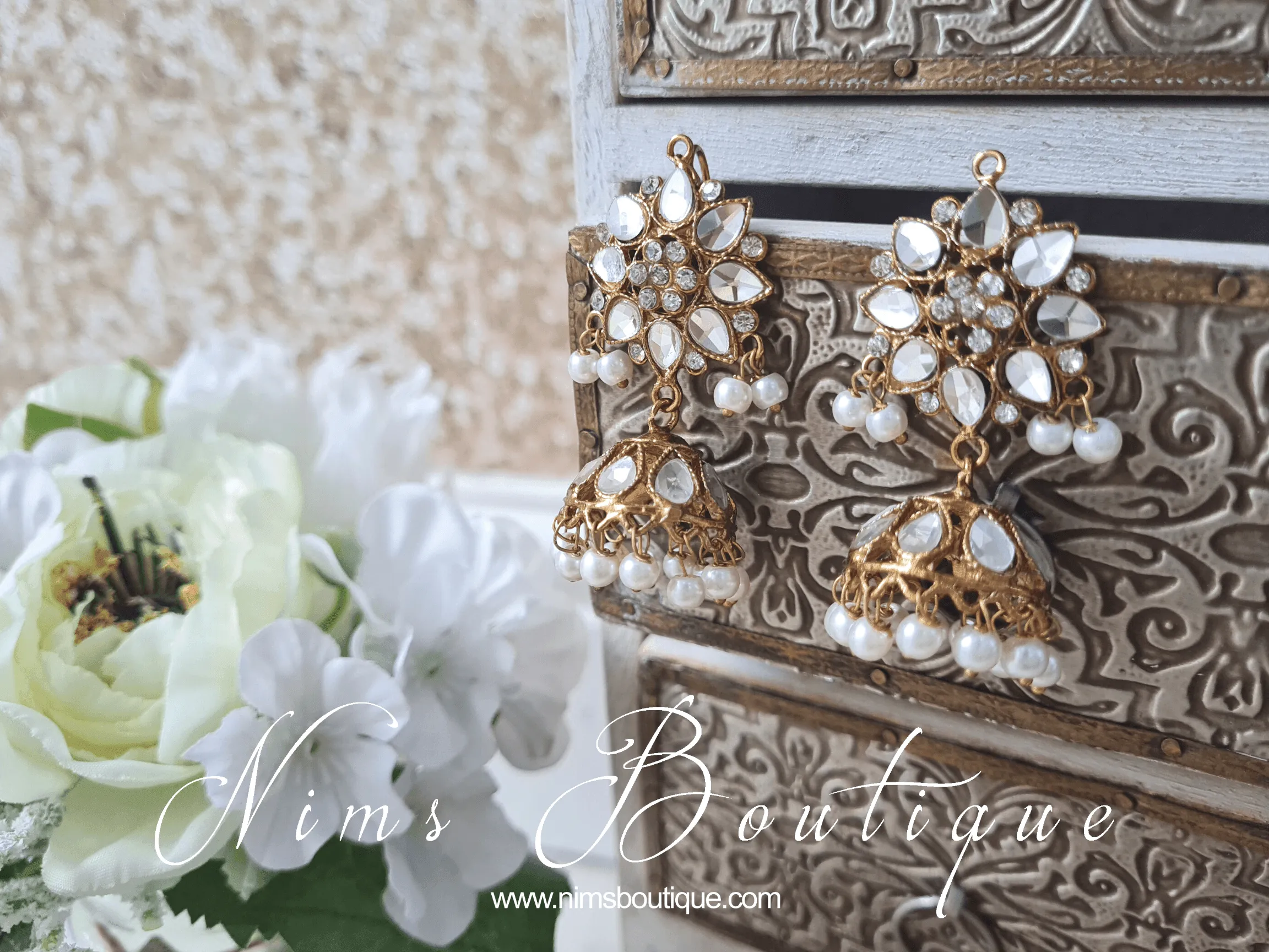 Small Nandini Royal Antique Gold & Pearl Chumke (SS103)