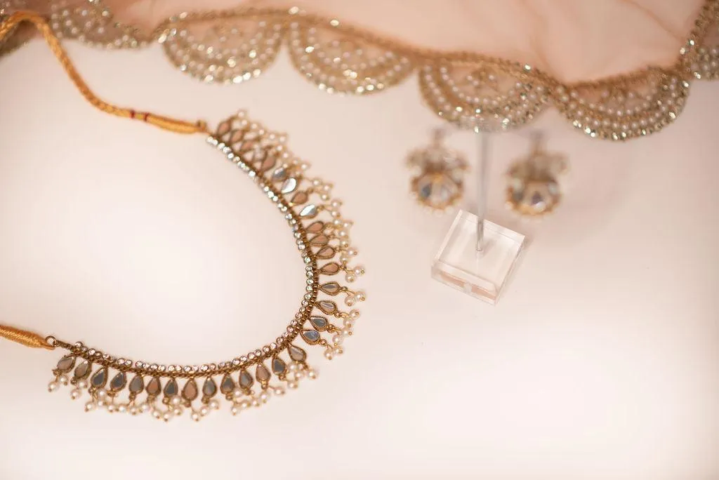 Small Nandini Royal Antique Gold & Pearl Chumke (SS103)