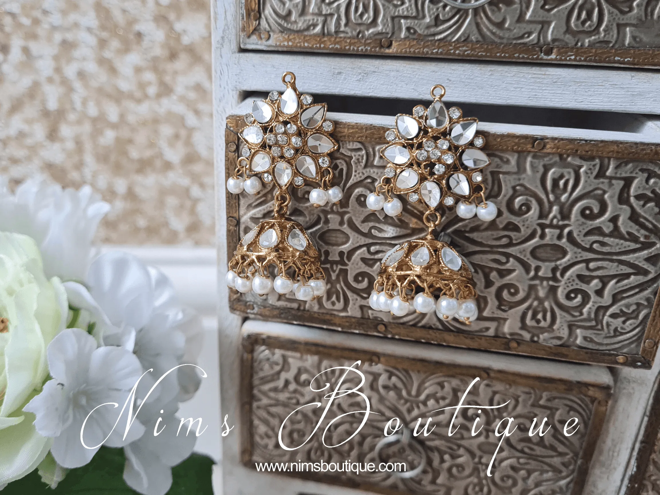 Small Nandini Royal Antique Gold & Pearl Chumke (SS103)