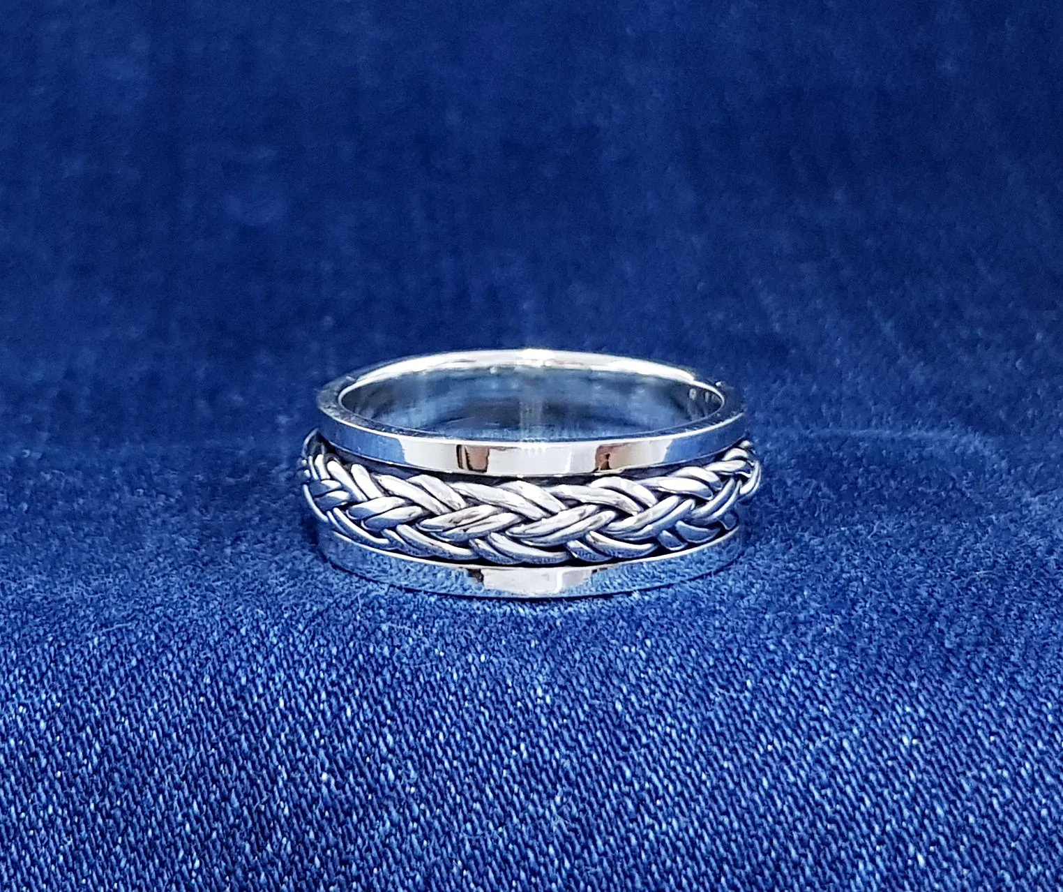 Spinner Ring with Rope Design