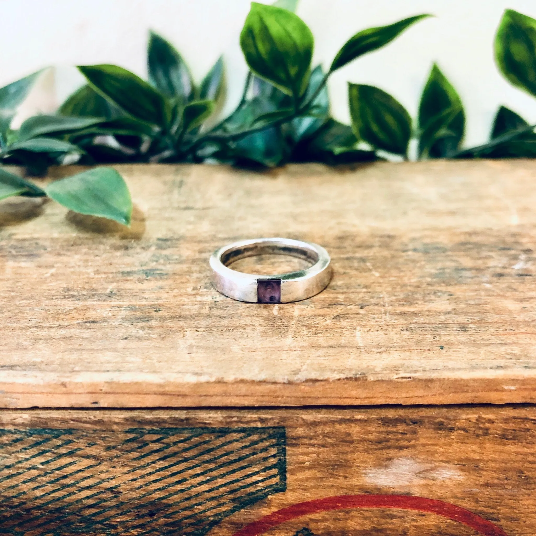 Vintage Ring, Silver Ring, Simple Jewelry, Minimalist Ring, Pink stone, Silver and Pink, Stacker Ring, Vintage Jewelry, Thin Band, 925 Ring